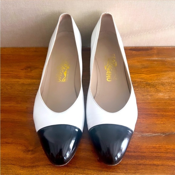 VINTAGE SALVATORE FERRAGAMO Black & White Leather Small Wedge Heel Flats Sz 9 - Picture 10 of 13